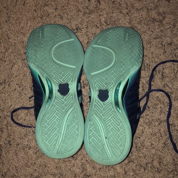 K-Swiss womens tennis shoes, size 9. - Picture 2 of 4